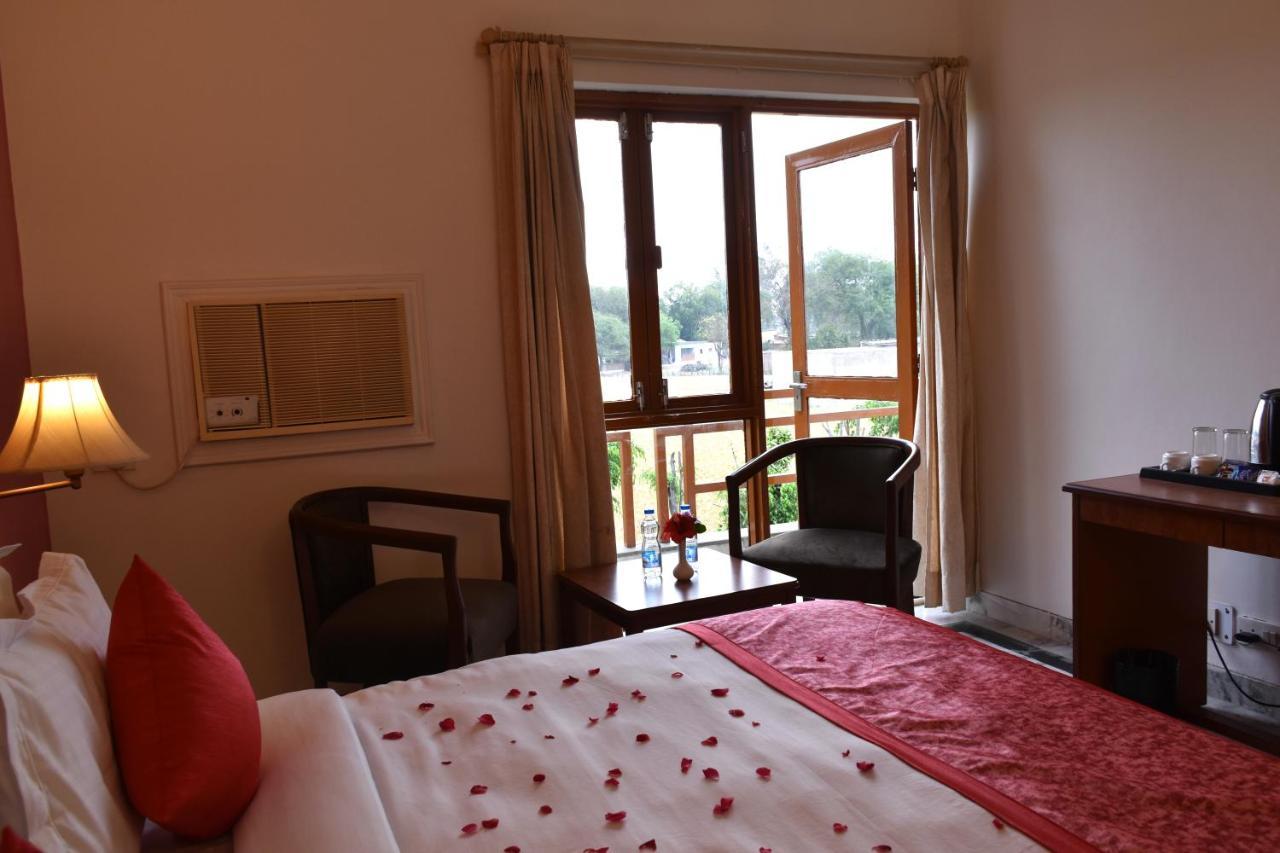 Greenwood Hotel Кхаджурахо Экстерьер фото