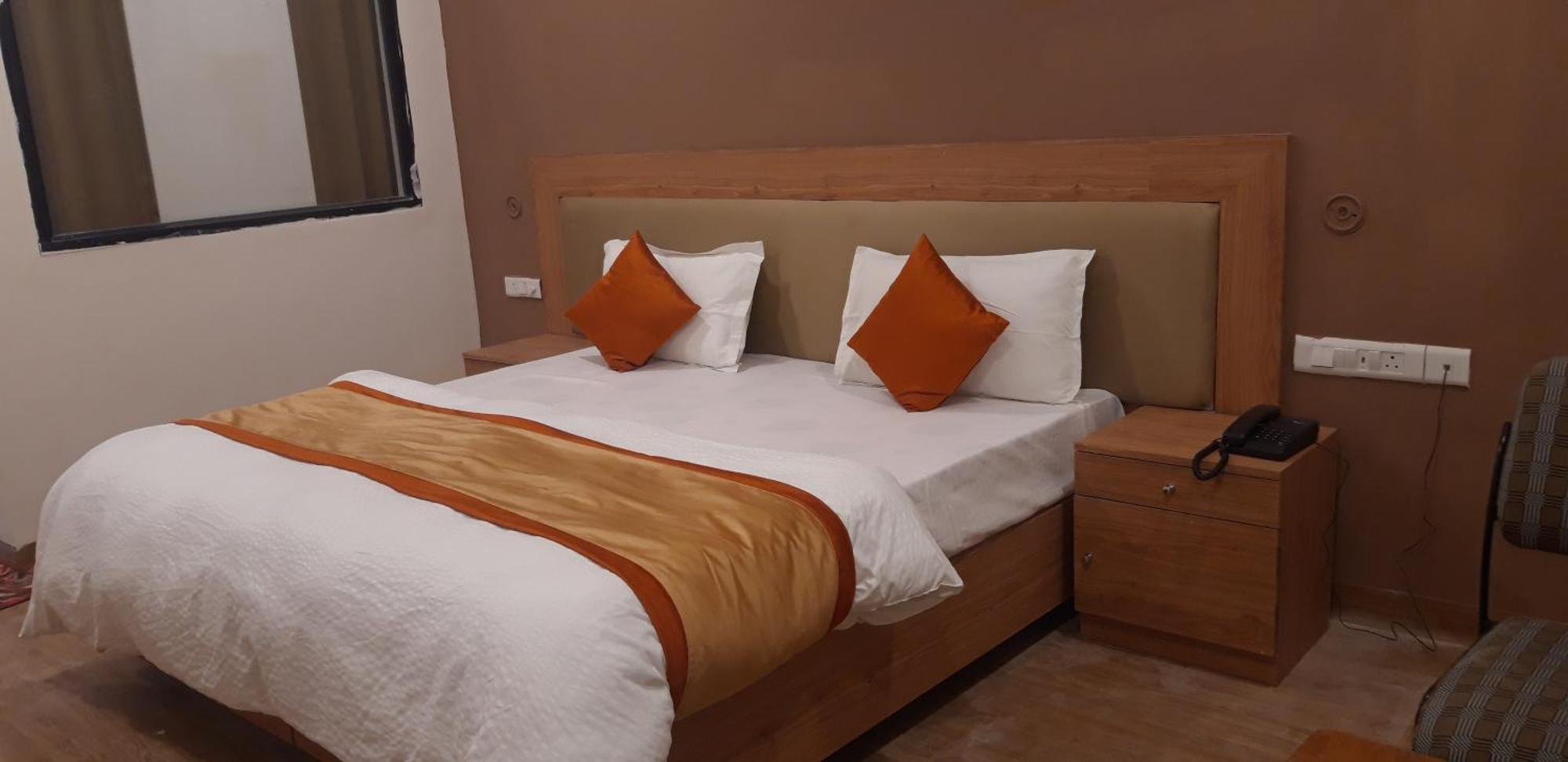 Greenwood Hotel Кхаджурахо Экстерьер фото